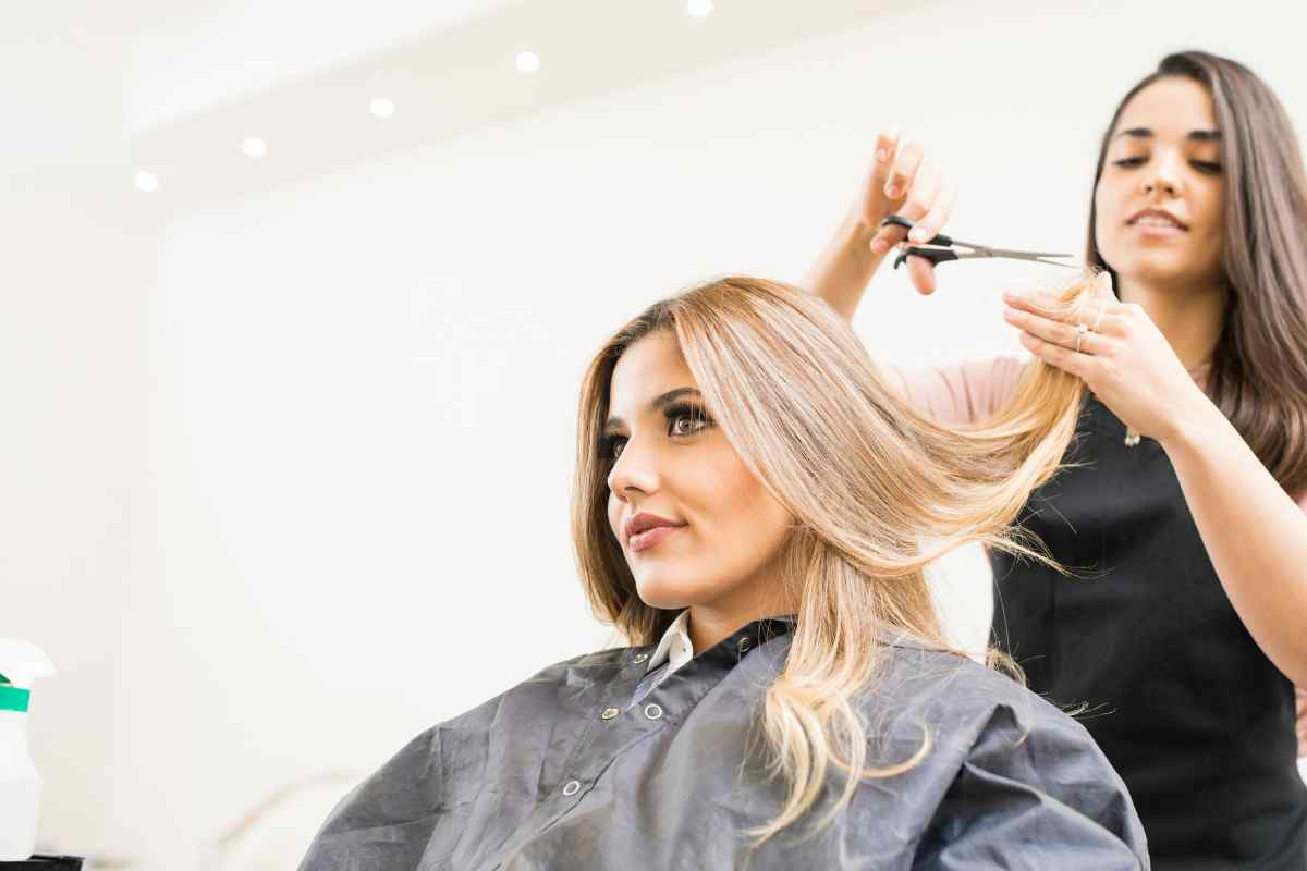 Ok non tingere più i capelli, ma il taglio? Ecco i migliori white cut del momento